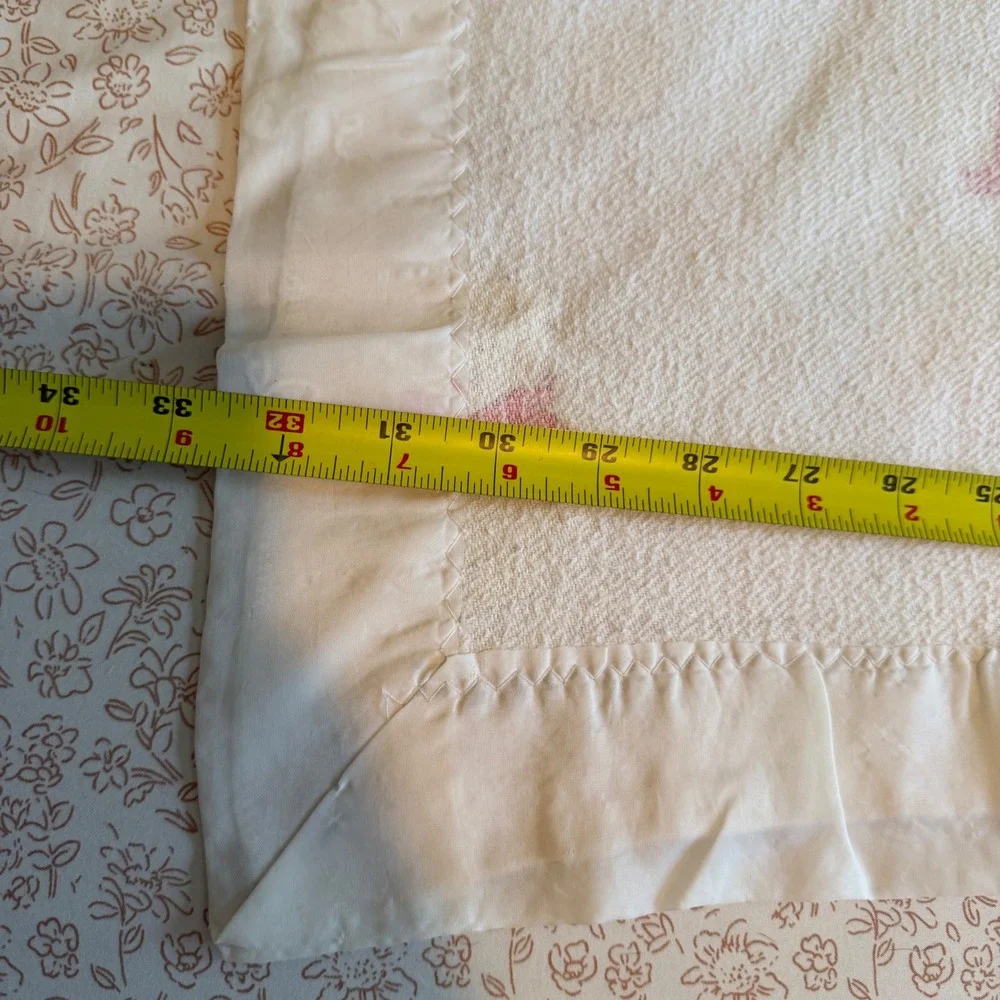 Vintage Walt Disney Productions Winnie The Pooh Balloon Baby Blanket Satin Trim